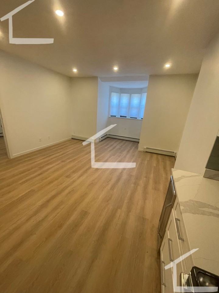 517 Massachusetts Ave - Photo 3 of 12