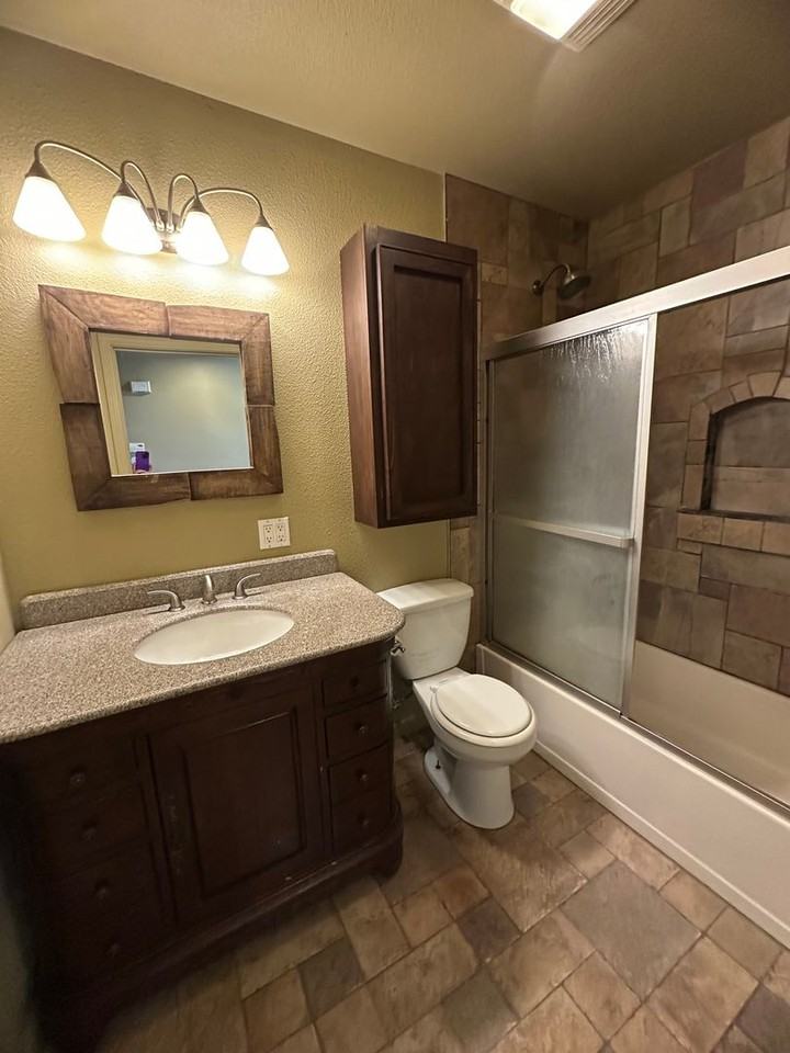 1829 Willis St - Photo 7 of 15