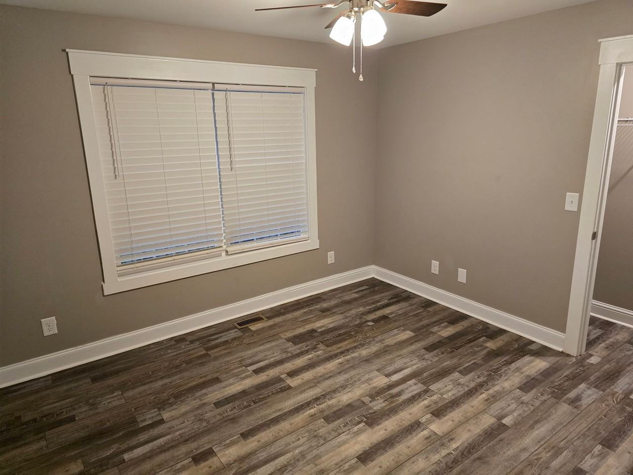 3633 Reed Rd - Photo 5 of 18
