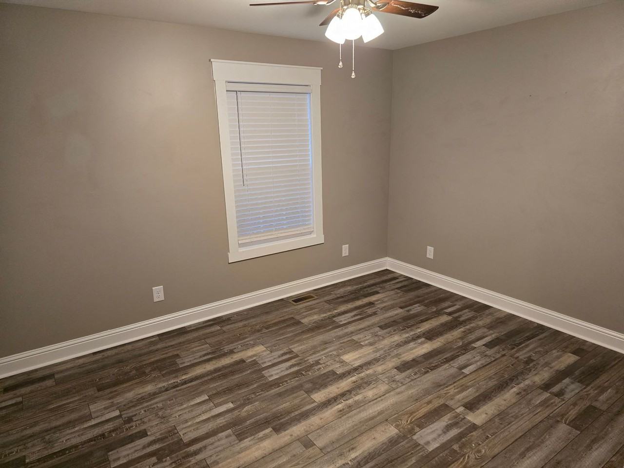 3633 Reed Rd - Photo 7 of 18