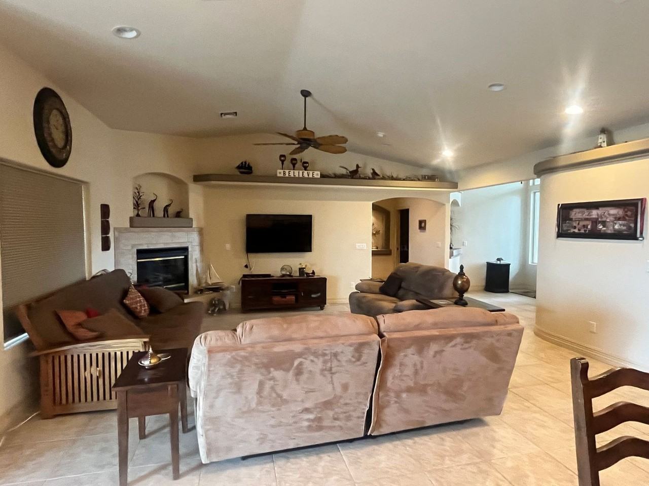 1011 Palo Verde Plz - Photo 4 of 38
