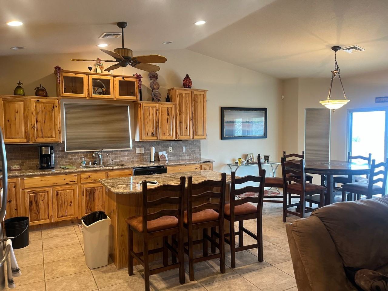 1011 Palo Verde Plz - Photo 6 of 38