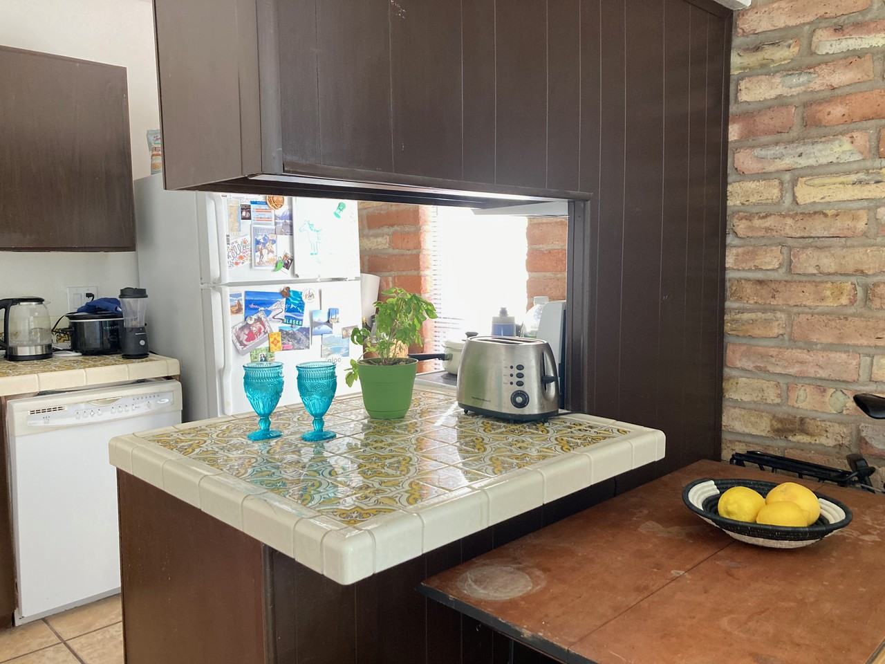 1536 East Blacklidge Drive - Photo 3 of 9