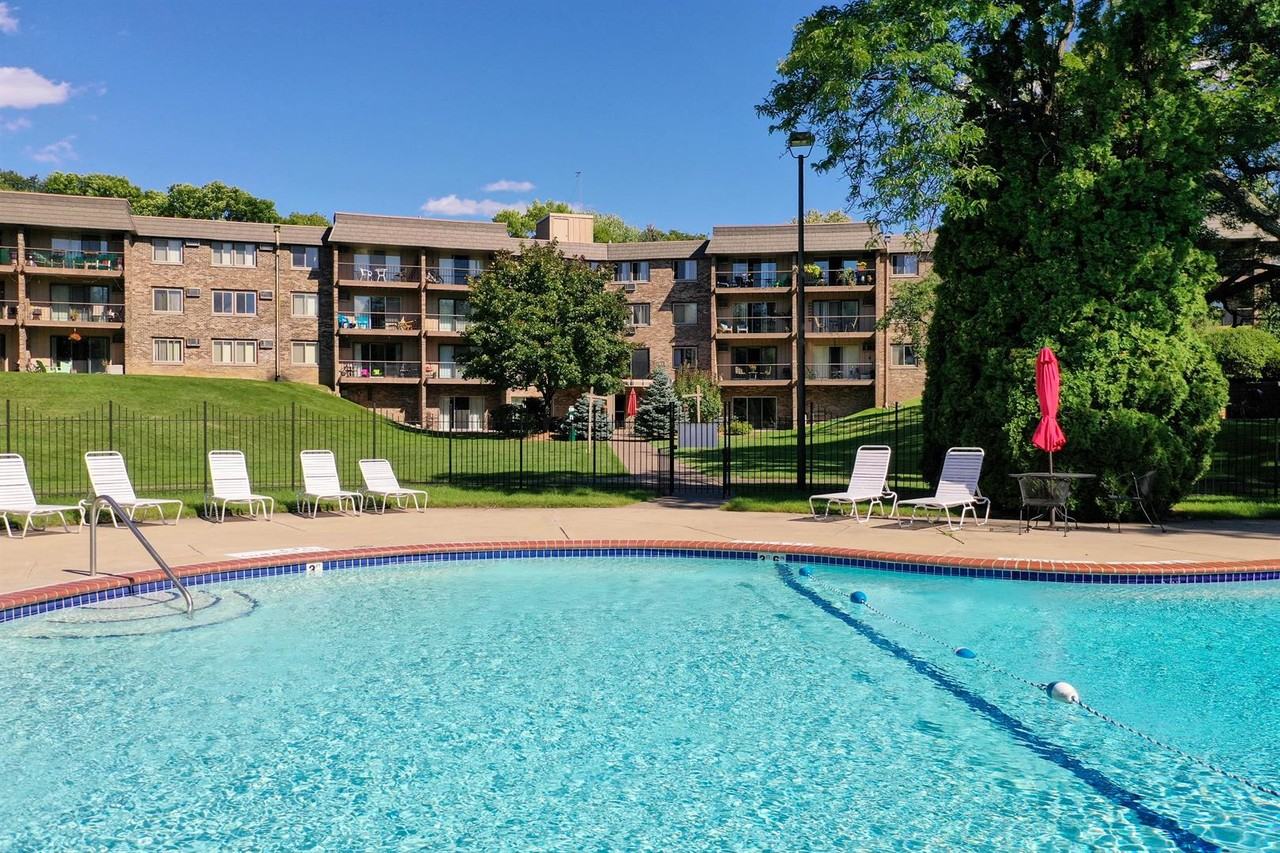 Edina Highland Villa Apartments - Photo 5 of 13