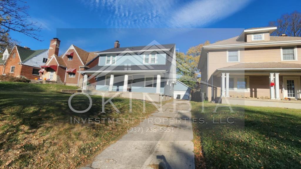1351 Amherst Pl - Photo 3 of 30