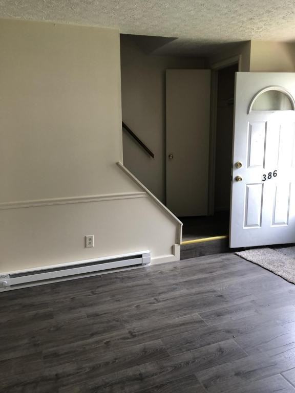 386 E Market St - Photo 2 of 14