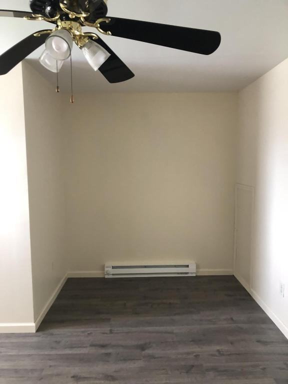 386 E Market St - Photo 5 of 14