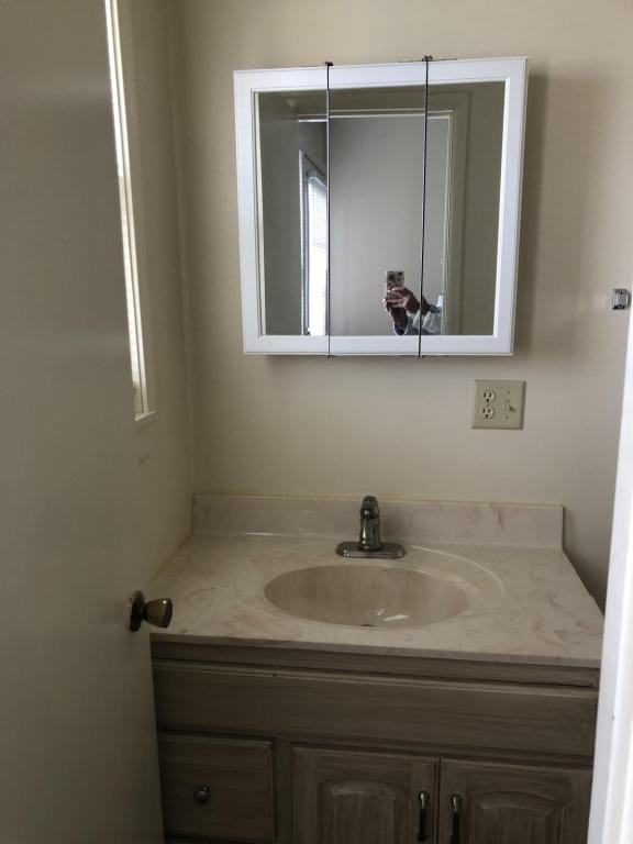 386 E Market St - Photo 6 of 14