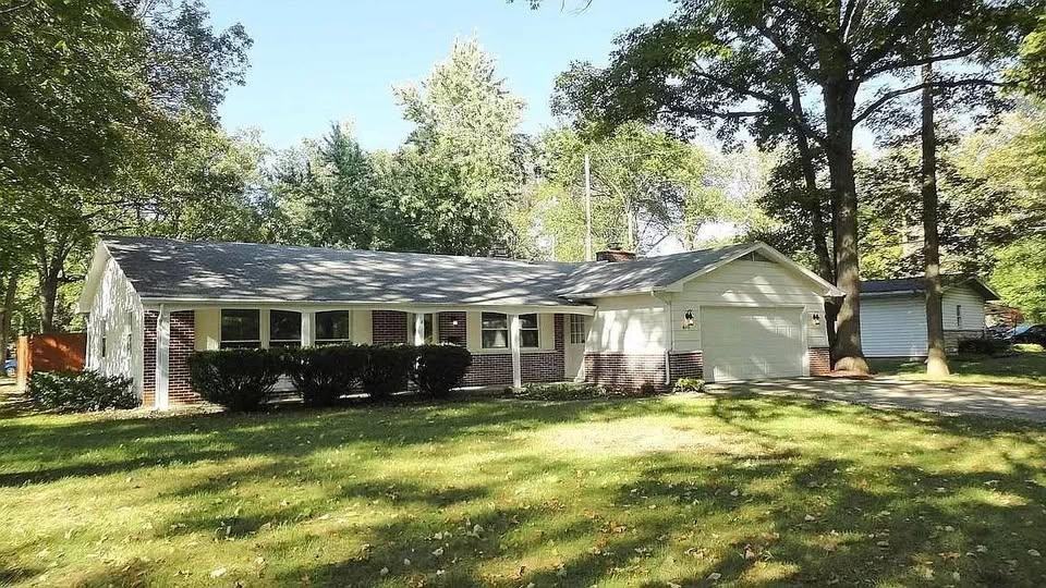 4111 Woodstock Dr - Photo 2 of 10