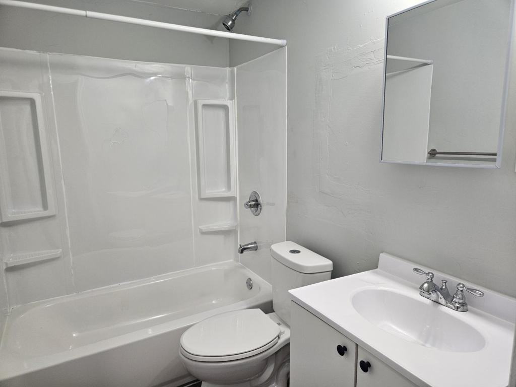 120 W 10th St Apt 38 - Photo 4 of 5