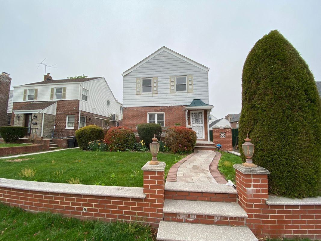 7612 175th St - Photo 2 of 20