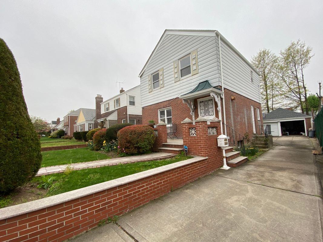 7612 175th St - Photo 3 of 20