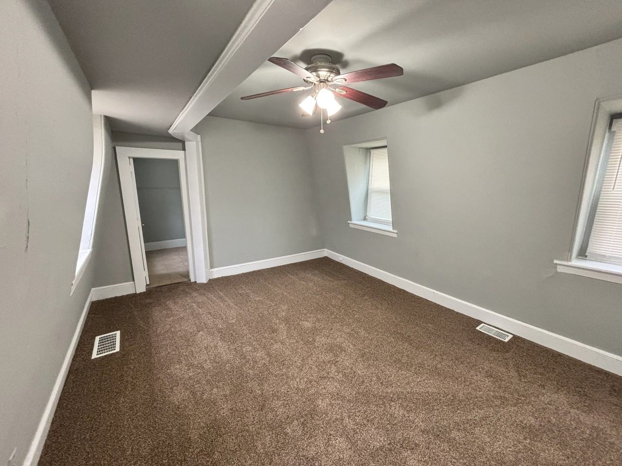 211 Front St #4 - Photo 3 of 11