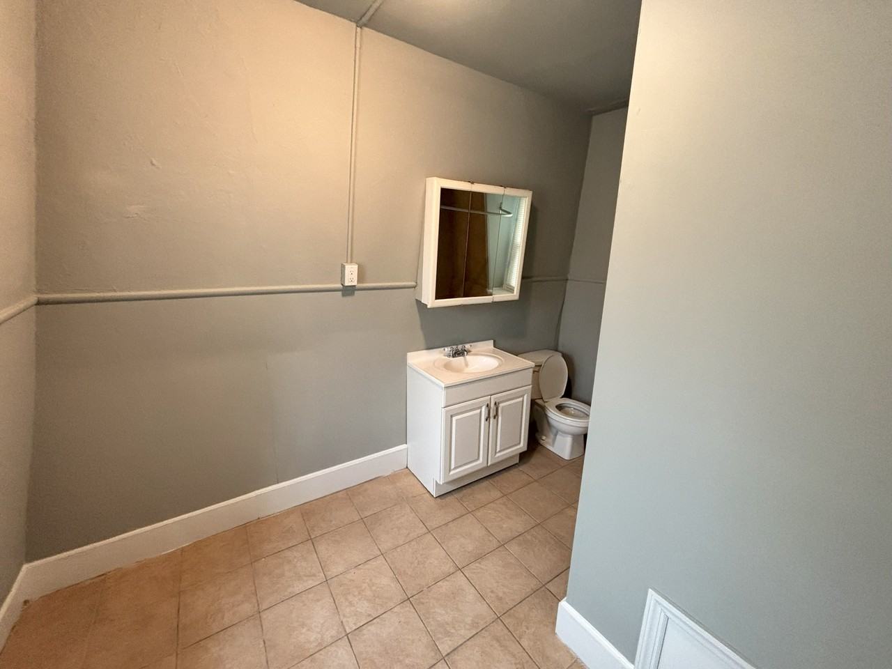 211 Front St #4 - Photo 2 of 11