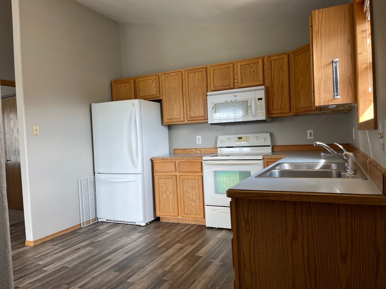 106 11th Street #B - Photo 3 of 12