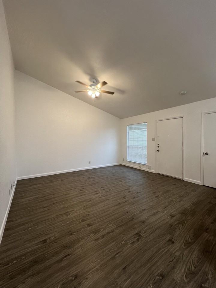 8846 Meadow Range St #1 - Photo 5 of 29