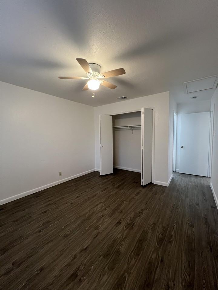 8846 Meadow Range St #1 - Photo 4 of 29