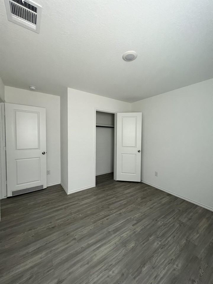 5307 Devils Rdg - Photo 2 of 39