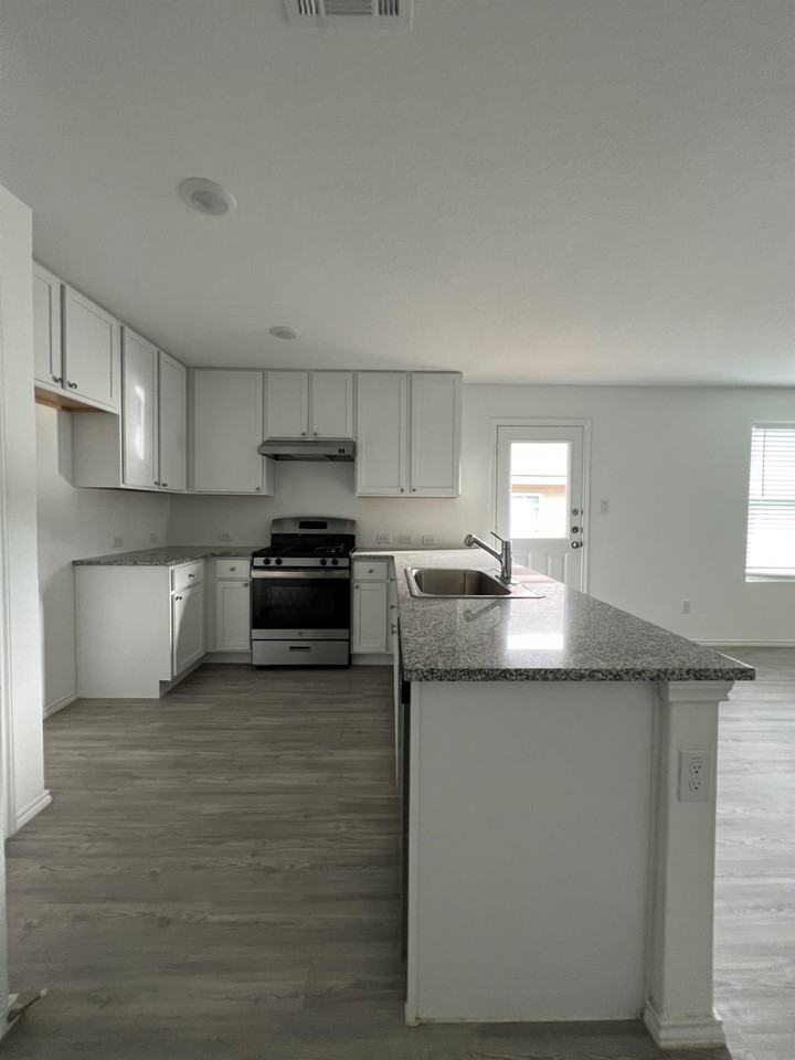 5307 Devils Rdg - Photo 2 of 39