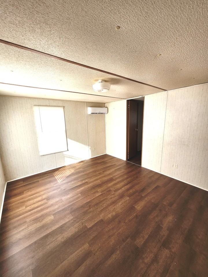1346 Garetster St - Photo 2 of 15