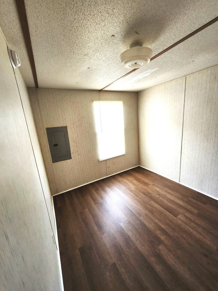 1346 Garetster St - Photo 3 of 15