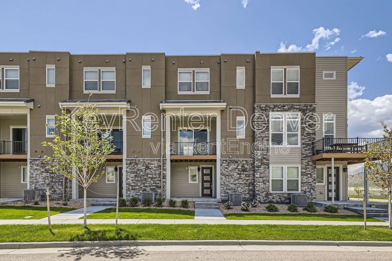 15592 W Warren Ave - Photo 2 of 12