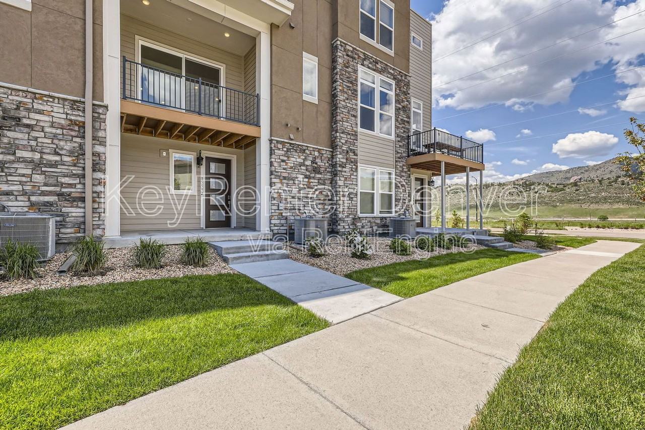 15592 W Warren Ave - Photo 3 of 12