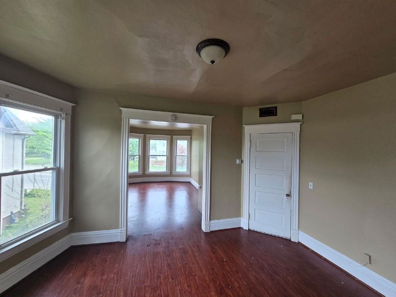 1031 Washington Ave - Photo 3 of 12