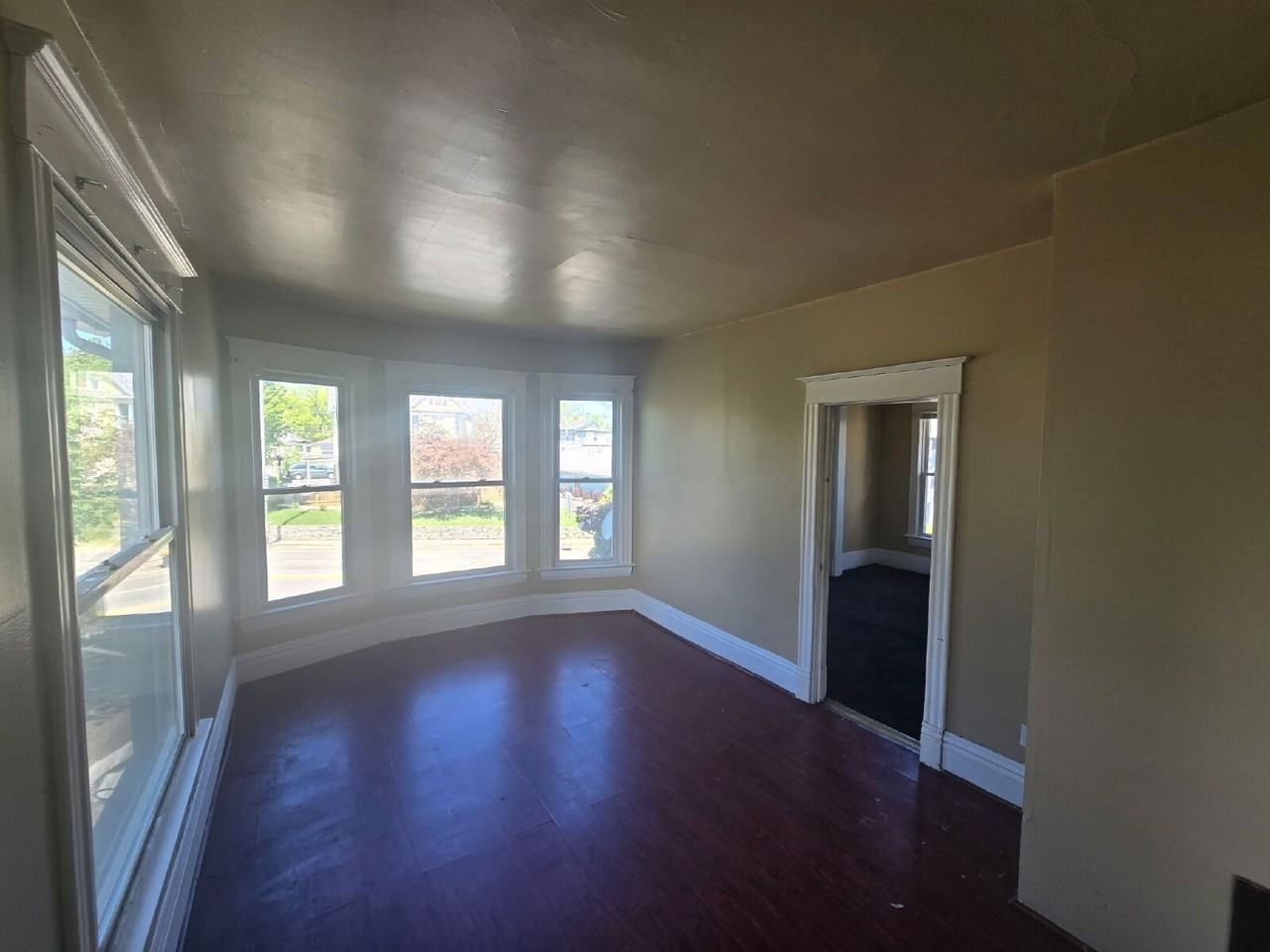 1031 Washington Ave - Photo 2 of 12