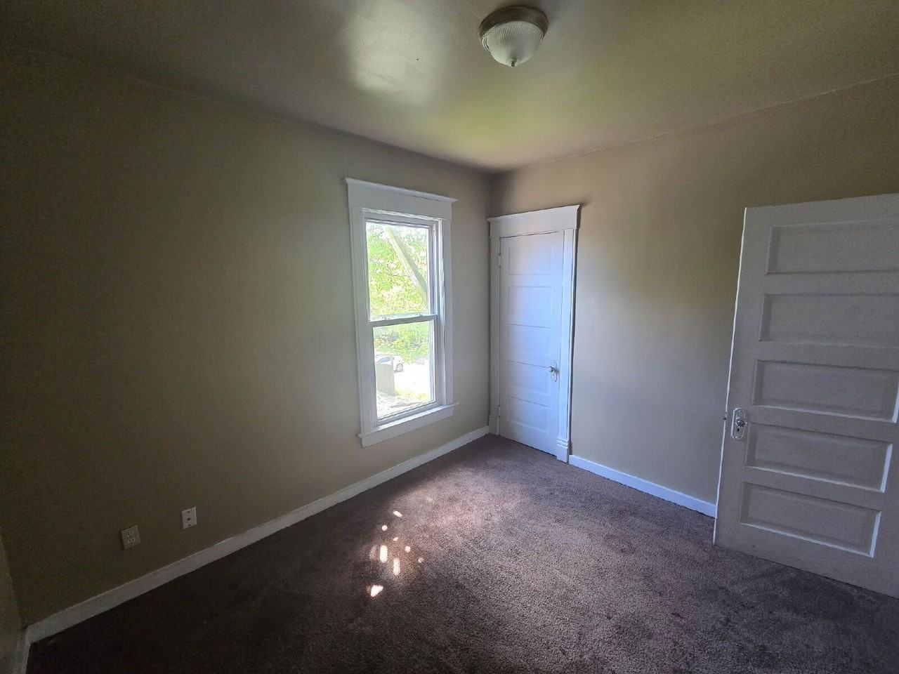 1031 Washington Ave - Photo 7 of 12