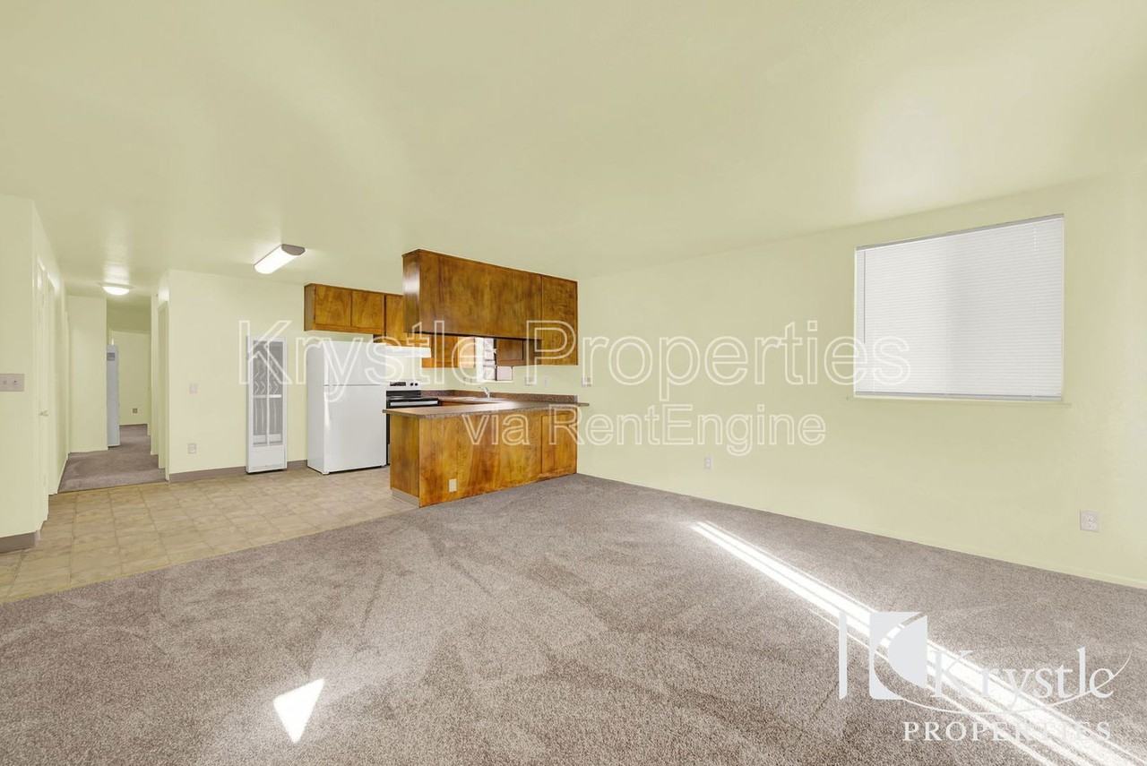 250 Frisbie St - Photo 3 of 19