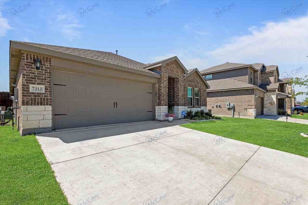 7313 Mayplace Dr - Photo 3 of 30