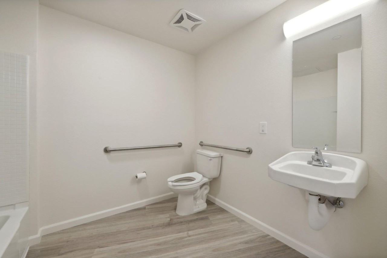 2701 Shattuck Ave - Photo 6 of 16