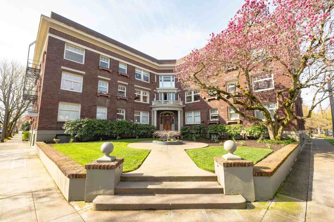 2170 NE Hancock St - Photo 2 of 18