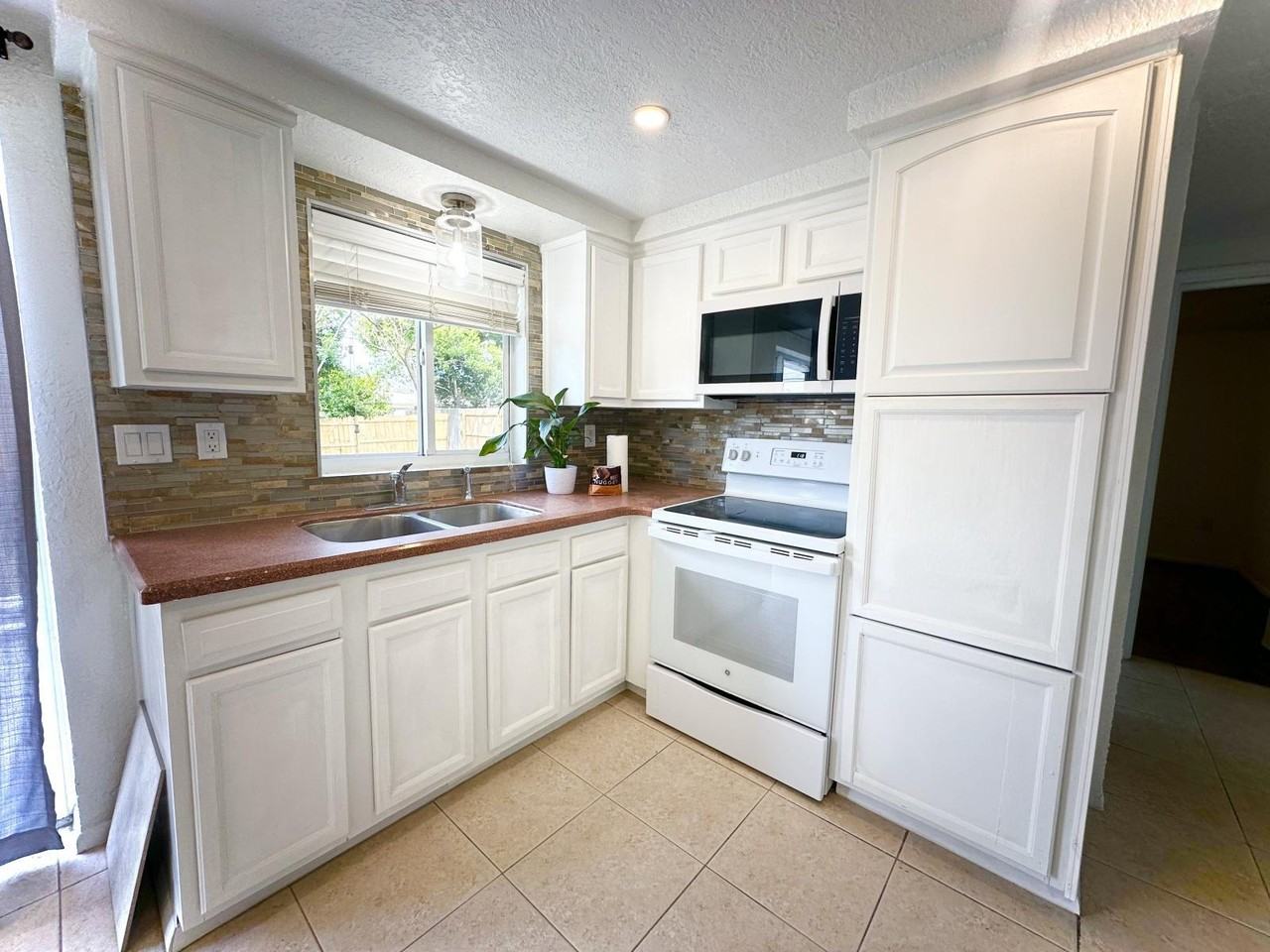 4525 Nimmer Dr - Photo 4 of 12