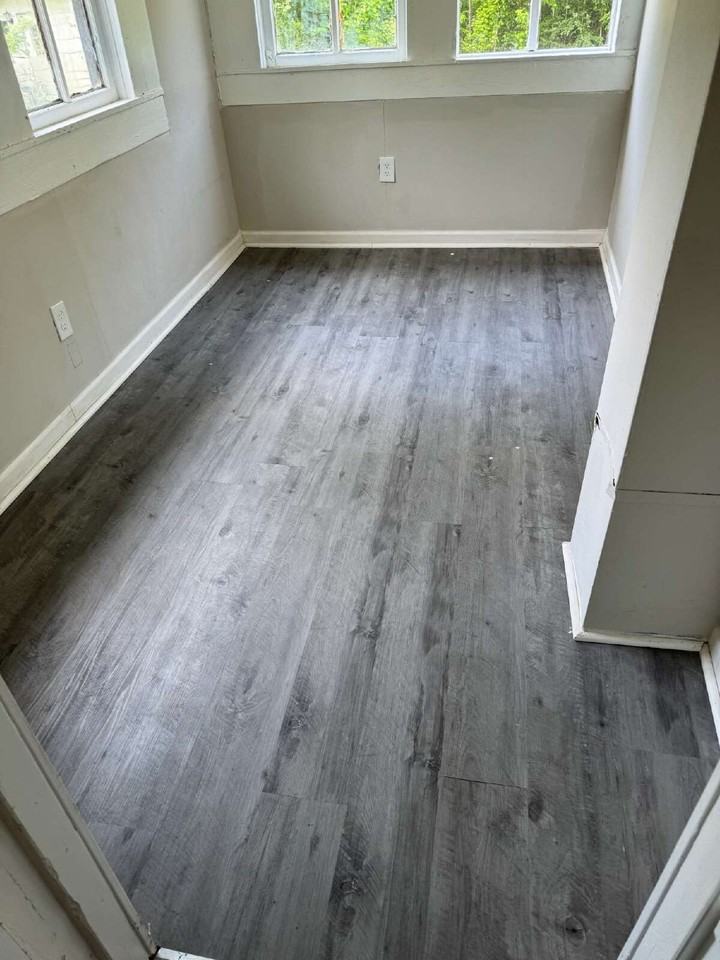 1195 Commerce Ave - Photo 3 of 6