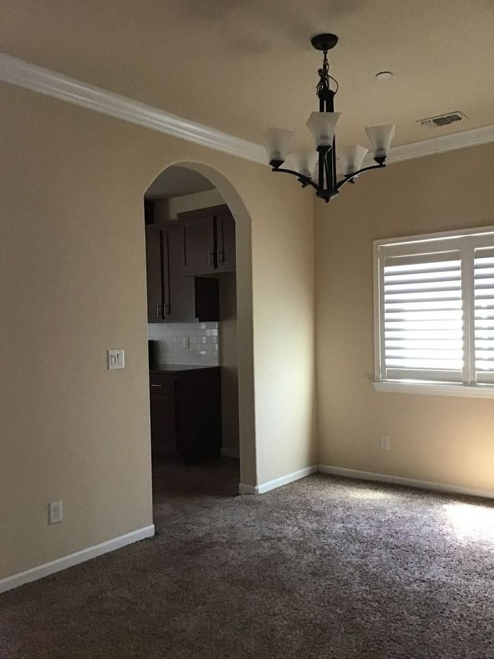 5635 Meadow Brook Way - Photo 4 of 28