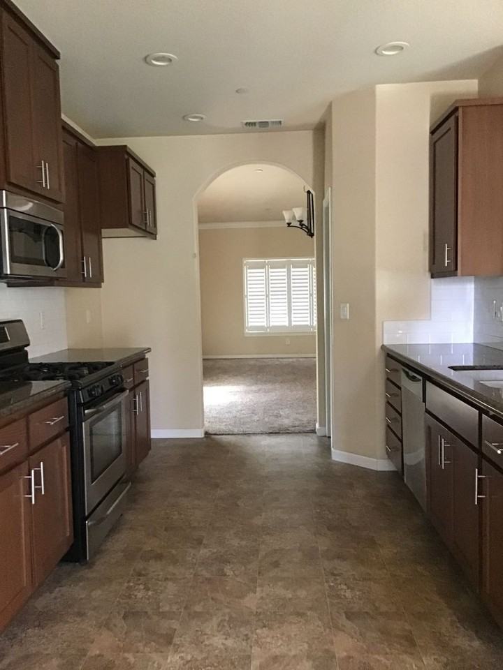5635 Meadow Brook Way - Photo 6 of 28