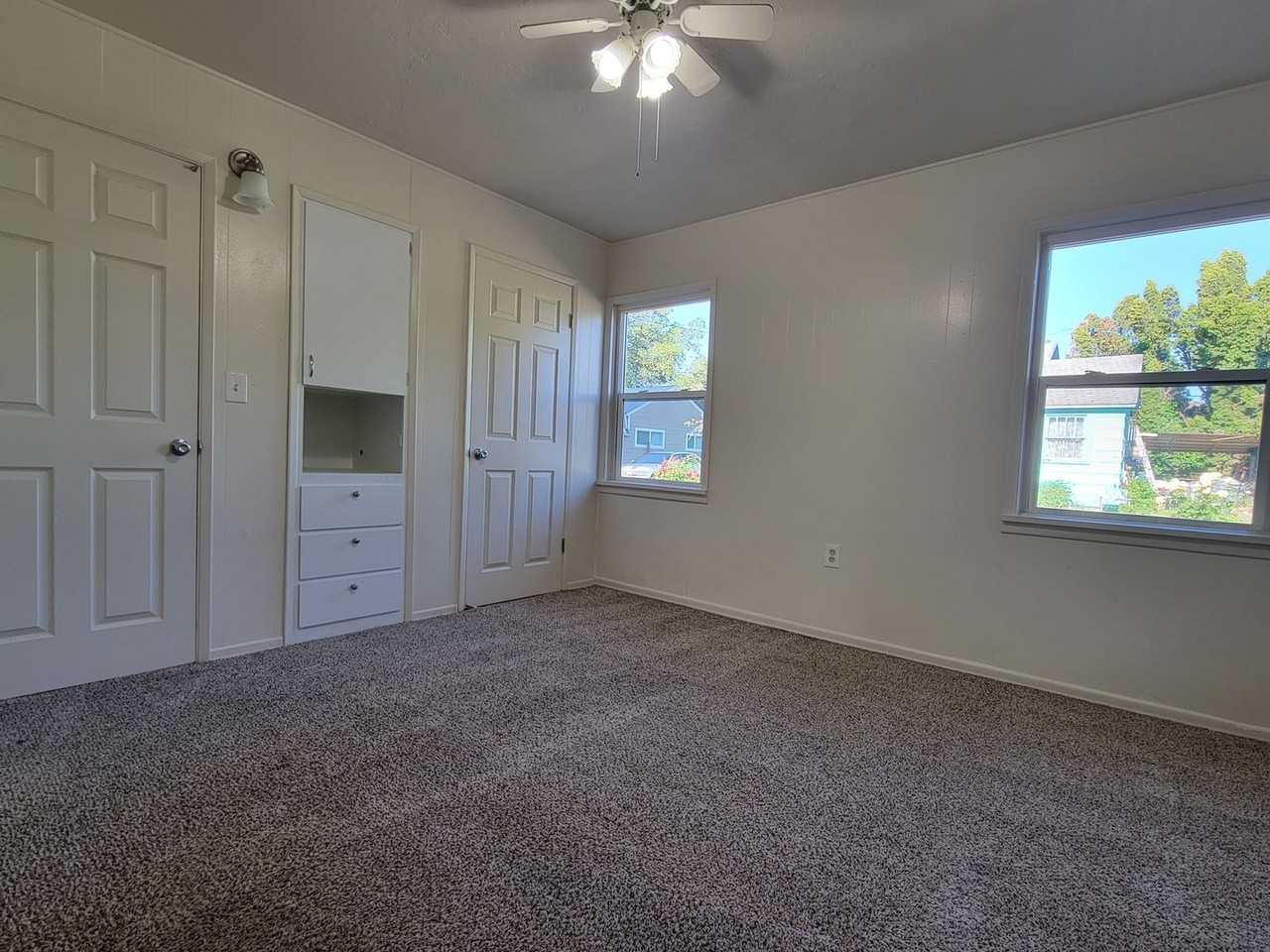 451-Hyacinth Apartments - Photo 3 of 11