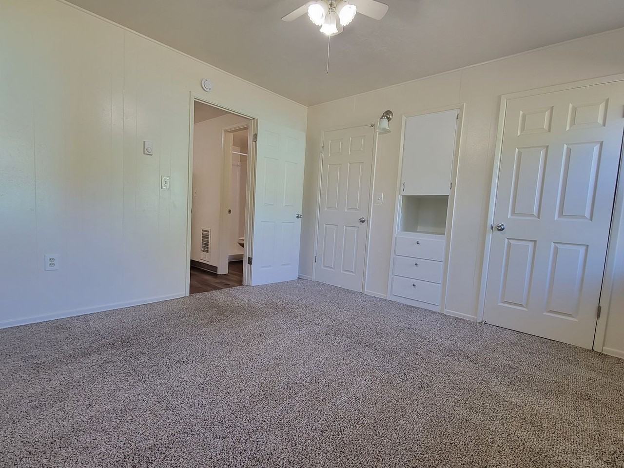 451-Hyacinth Apartments - Photo 4 of 11