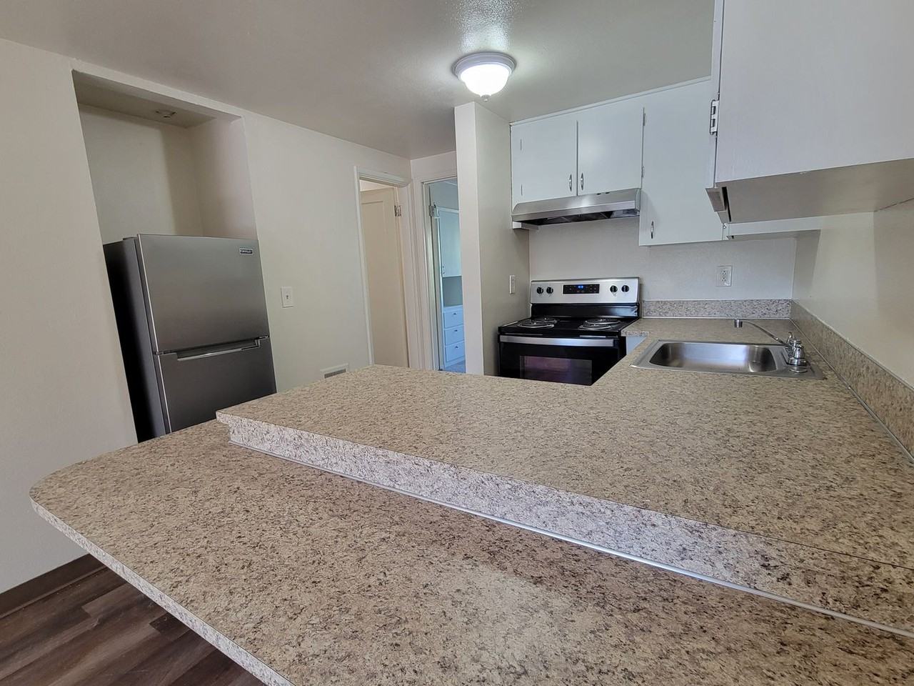 451-Hyacinth Apartments - Photo 5 of 11