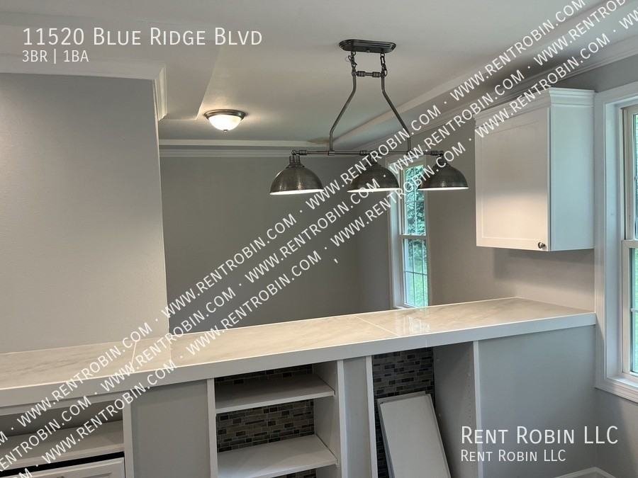 11520 Blue Ridge Blvd - Photo 3 of 12