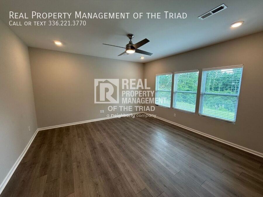 2385 Dukes Hollow Ct - Photo 2 of 27