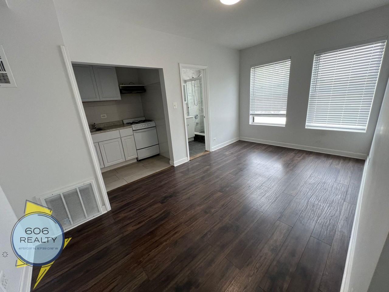 Charming Vintage Apartments in the Heart of Irving Park! - Photo 2 of 7