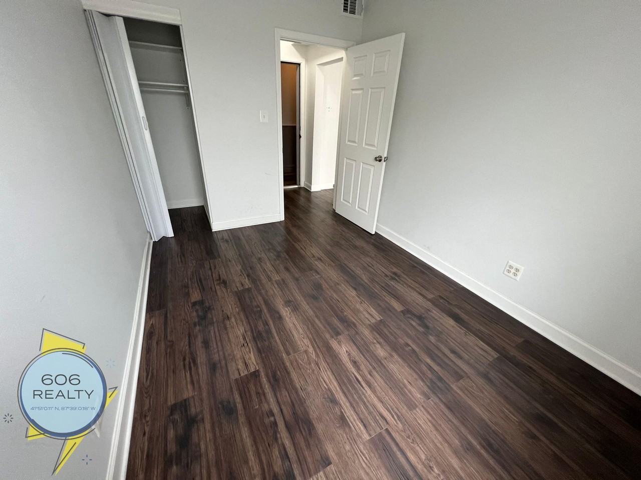 Charming Vintage Apartments in the Heart of Irving Park! - Photo 6 of 7