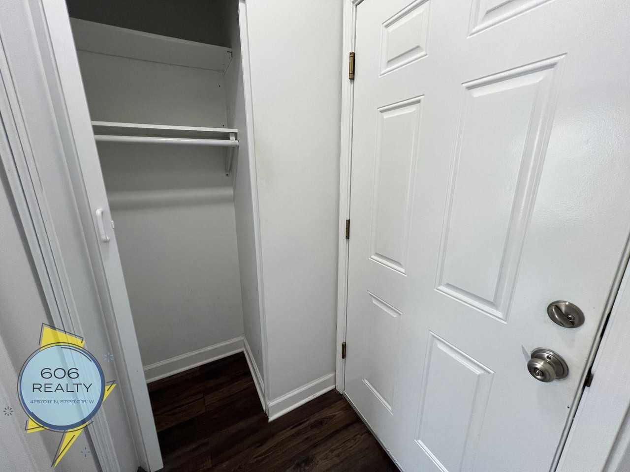 Charming Vintage Apartments in the Heart of Irving Park! - Photo 7 of 7