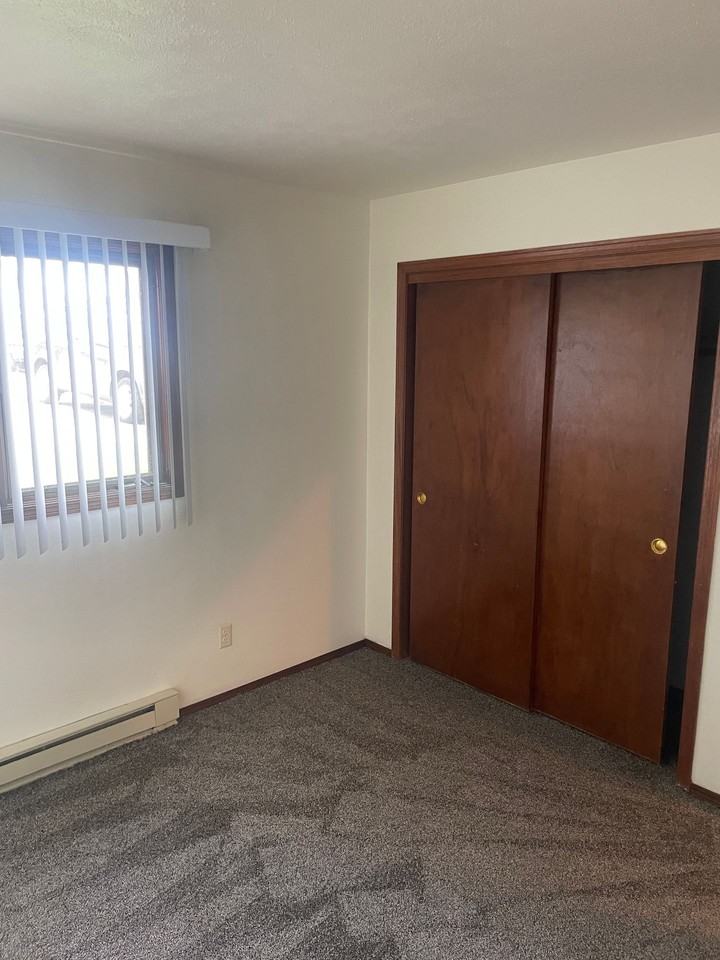 Immaculate Updated 2 Bedroom 1 bathroom - Photo 2 of 15