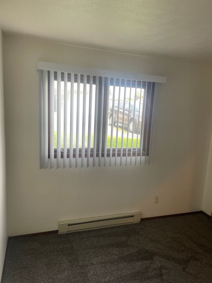 Immaculate Updated 2 Bedroom 1 bathroom - Photo 3 of 15