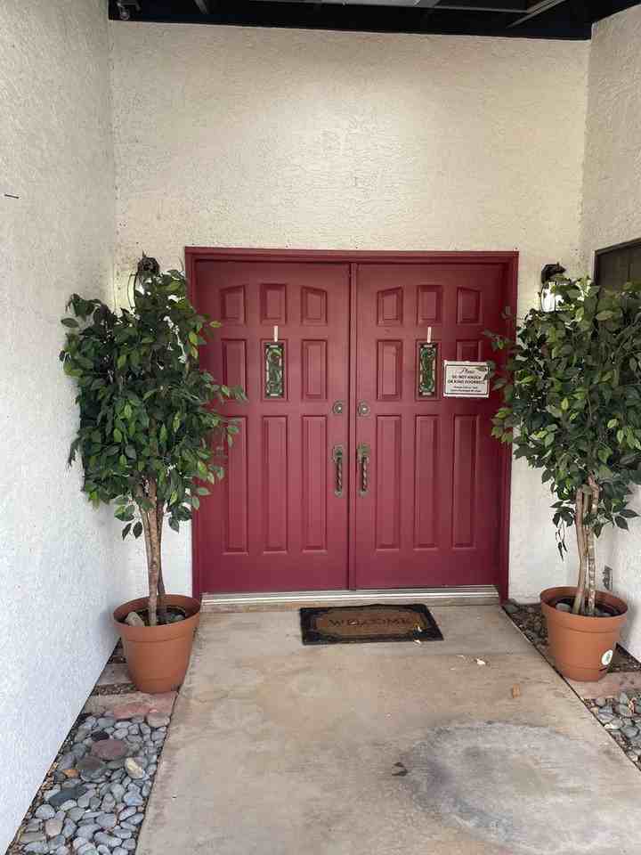 2046 Piccadilly Ln - Photo 3 of 39