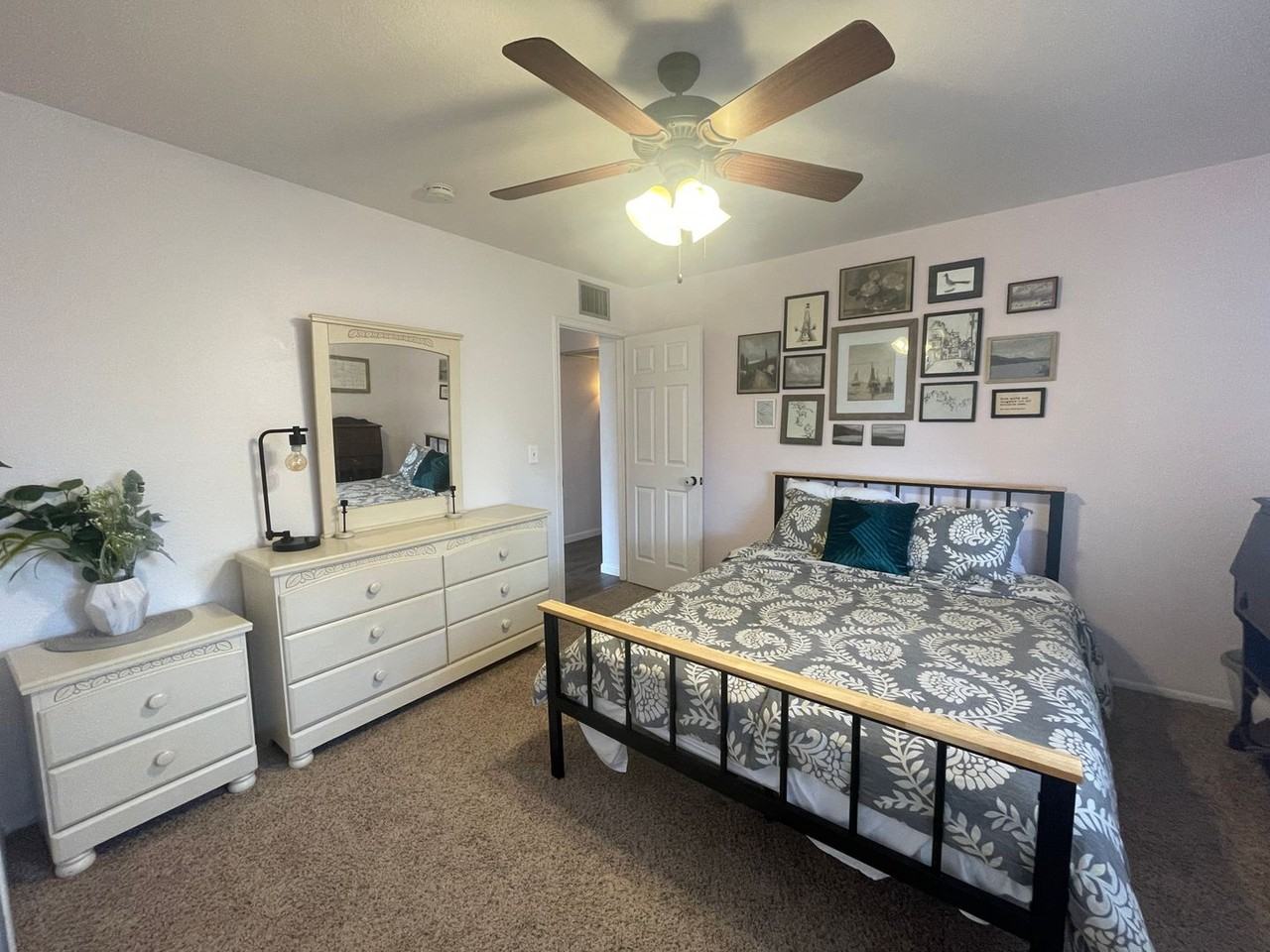 2046 Piccadilly Ln - Photo 5 of 39